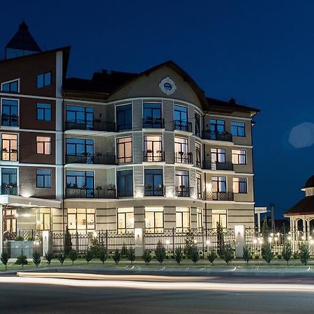Shato Hotel Chervonograd Exterior foto